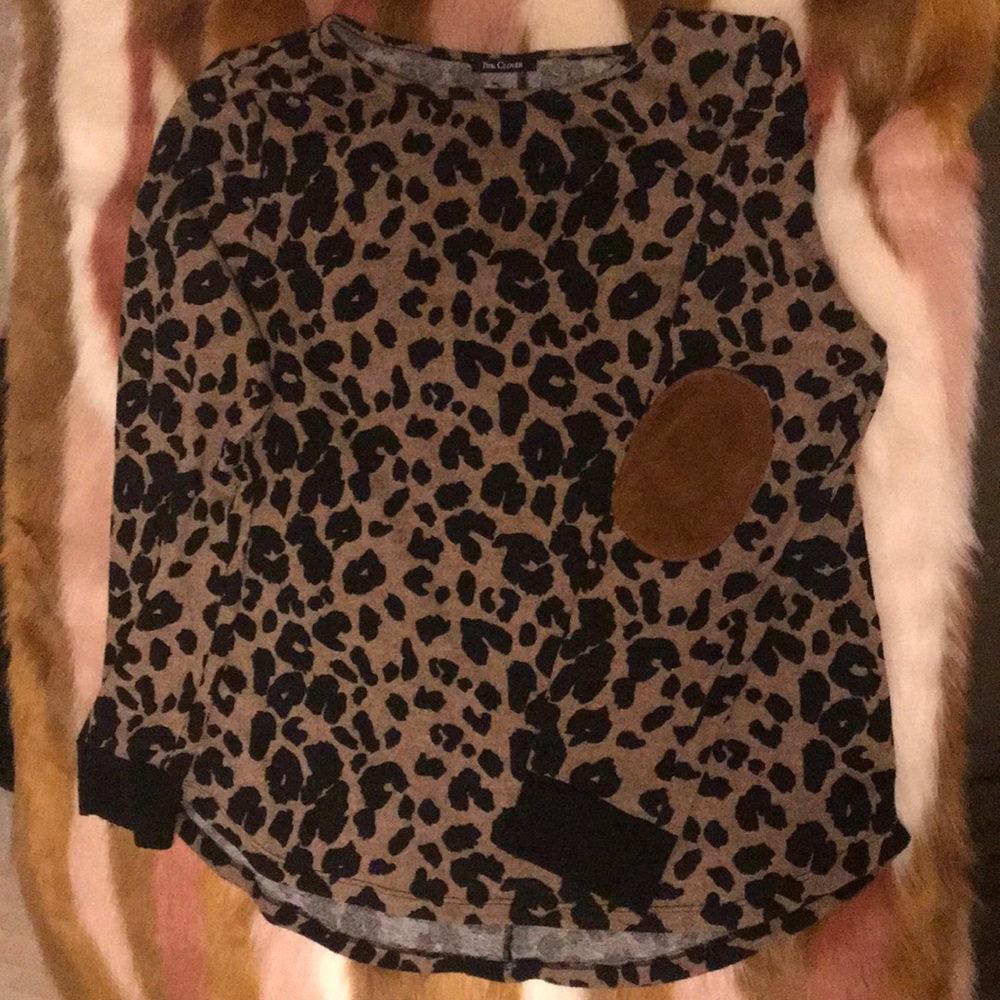 Abby button back knit top GUC